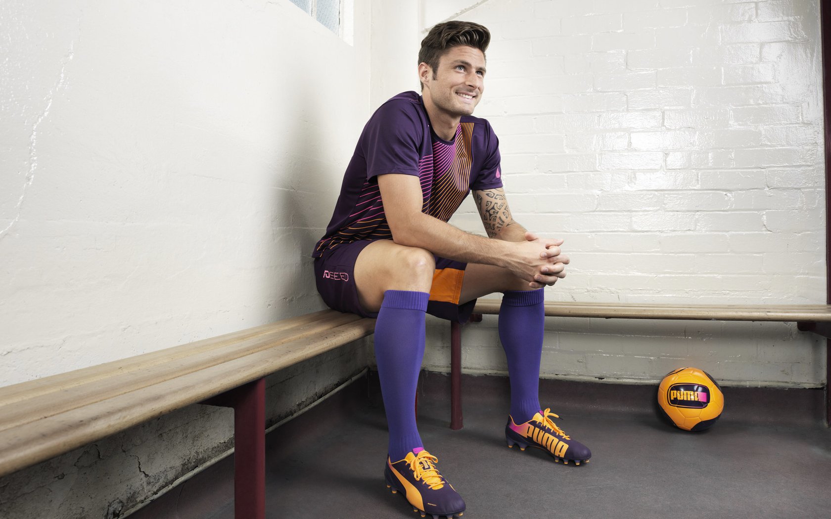 当足球场与赛道共振，日本足球的生死哲学与加维的街道统治力