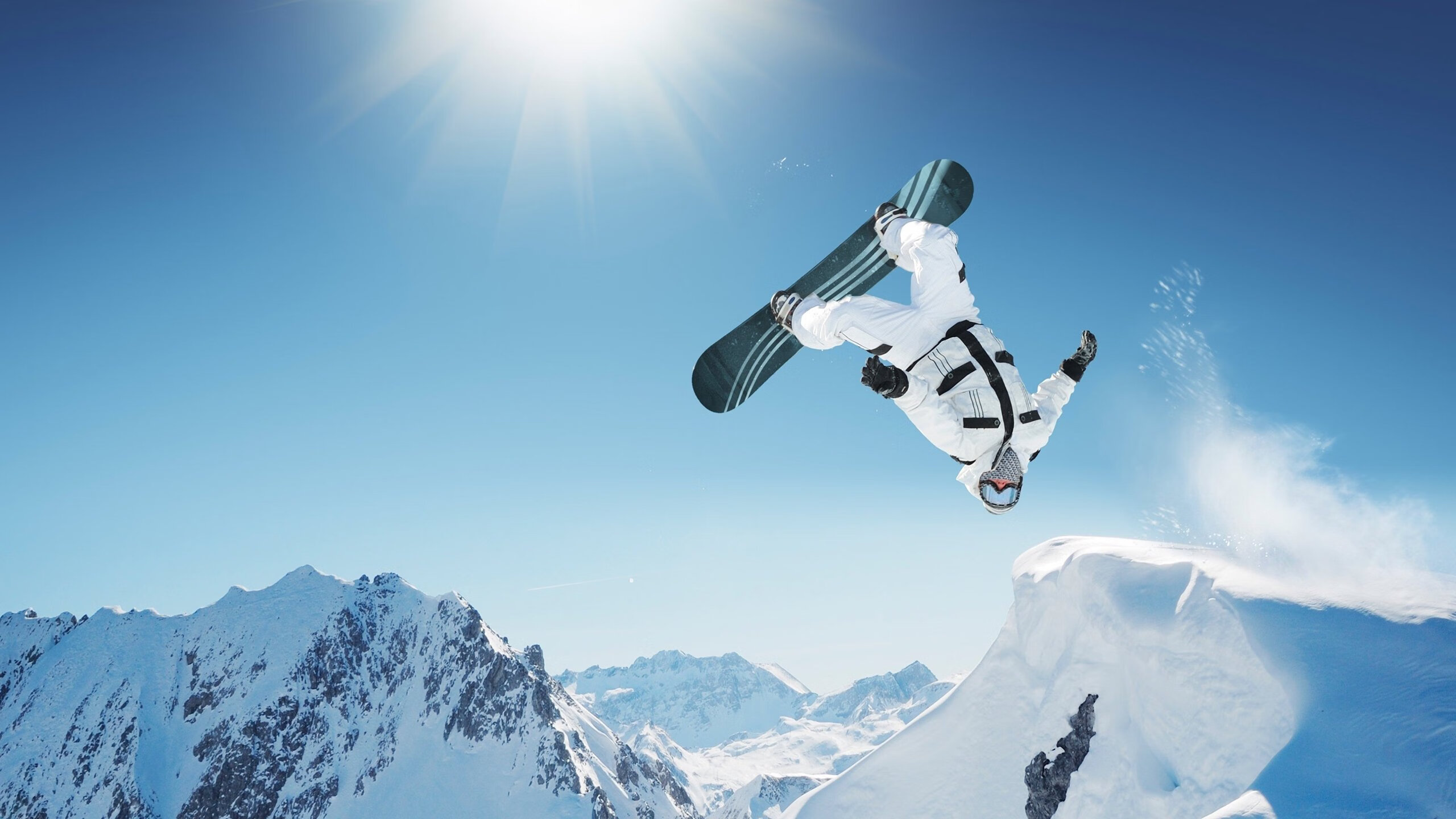 比利亚雷亚尔险胜莱比锡红牛，克瓦拉茨赫利亚成为关键先生